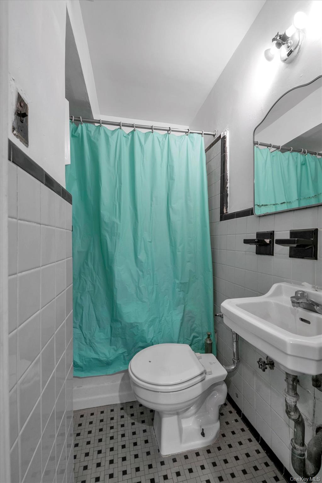 69-40 Yellowstone Blvd # 9, Forest Hills, NY 11375