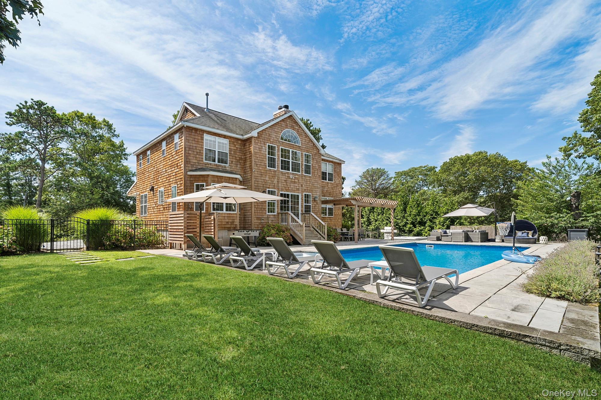 71 Old Canoe Place Road, Hampton Bays, NY 11946