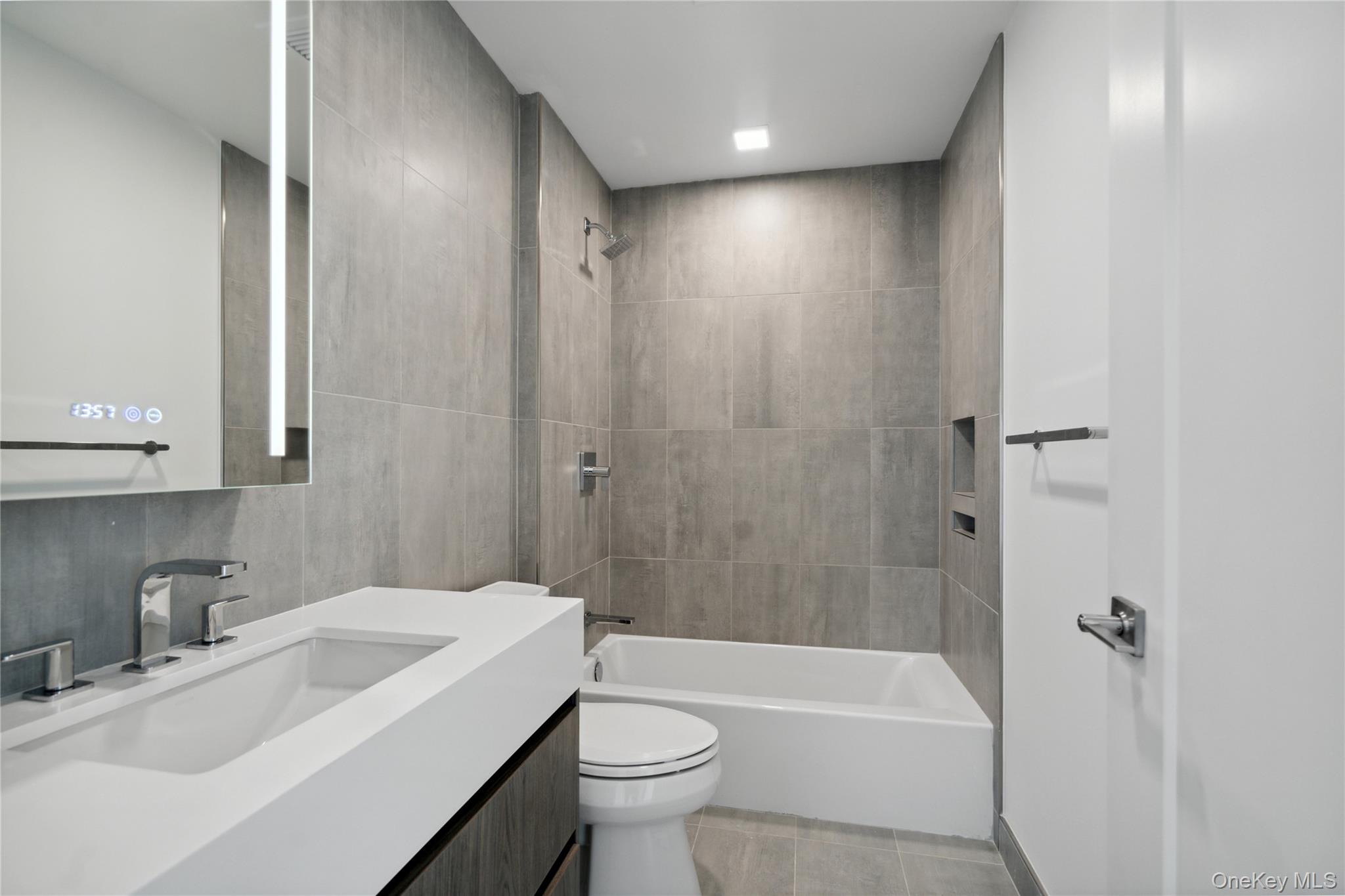 218 Middle Neck Road # 101, Great Neck, NY 11021