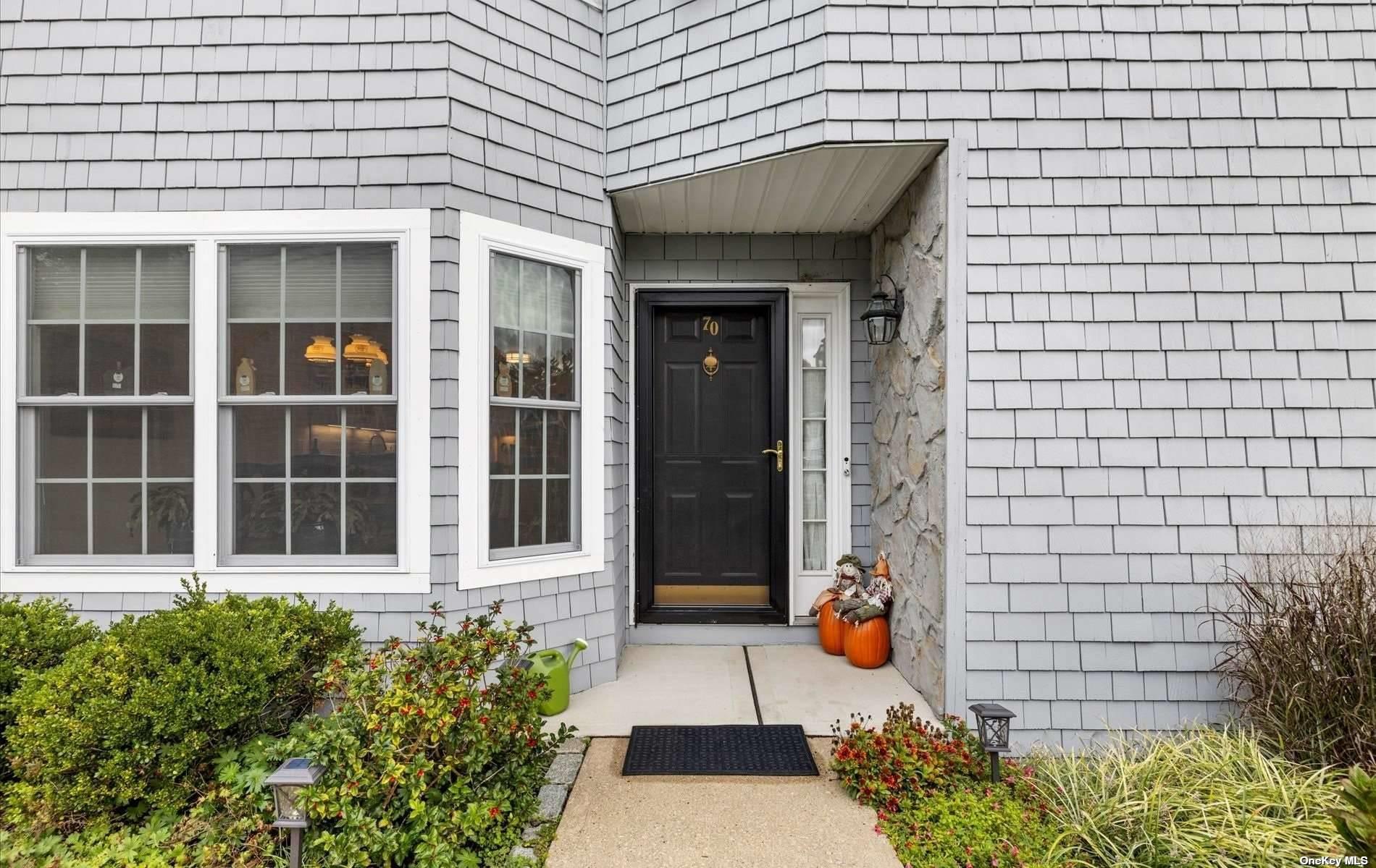 70 Lakebridge Drive S # 70, Kings Park, NY 11754