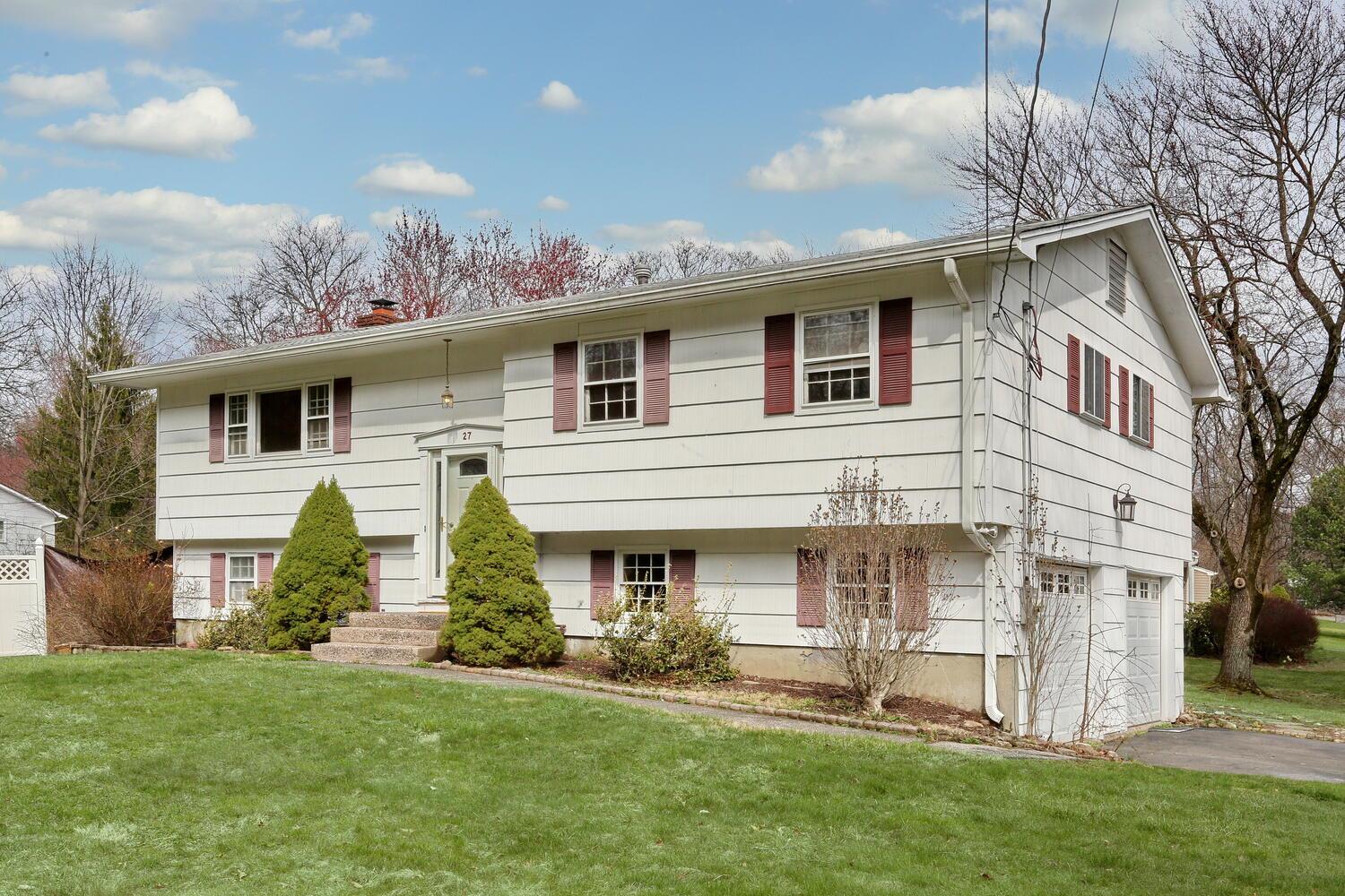 27 Great Oaks Drive, New City, NY 10956