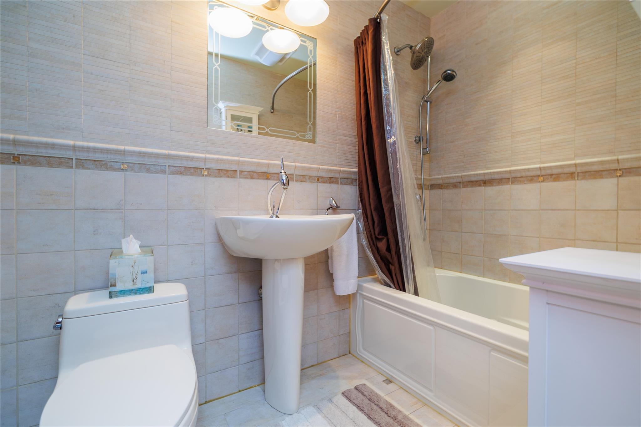 1 Willa Way, Massapequa, NY 11758