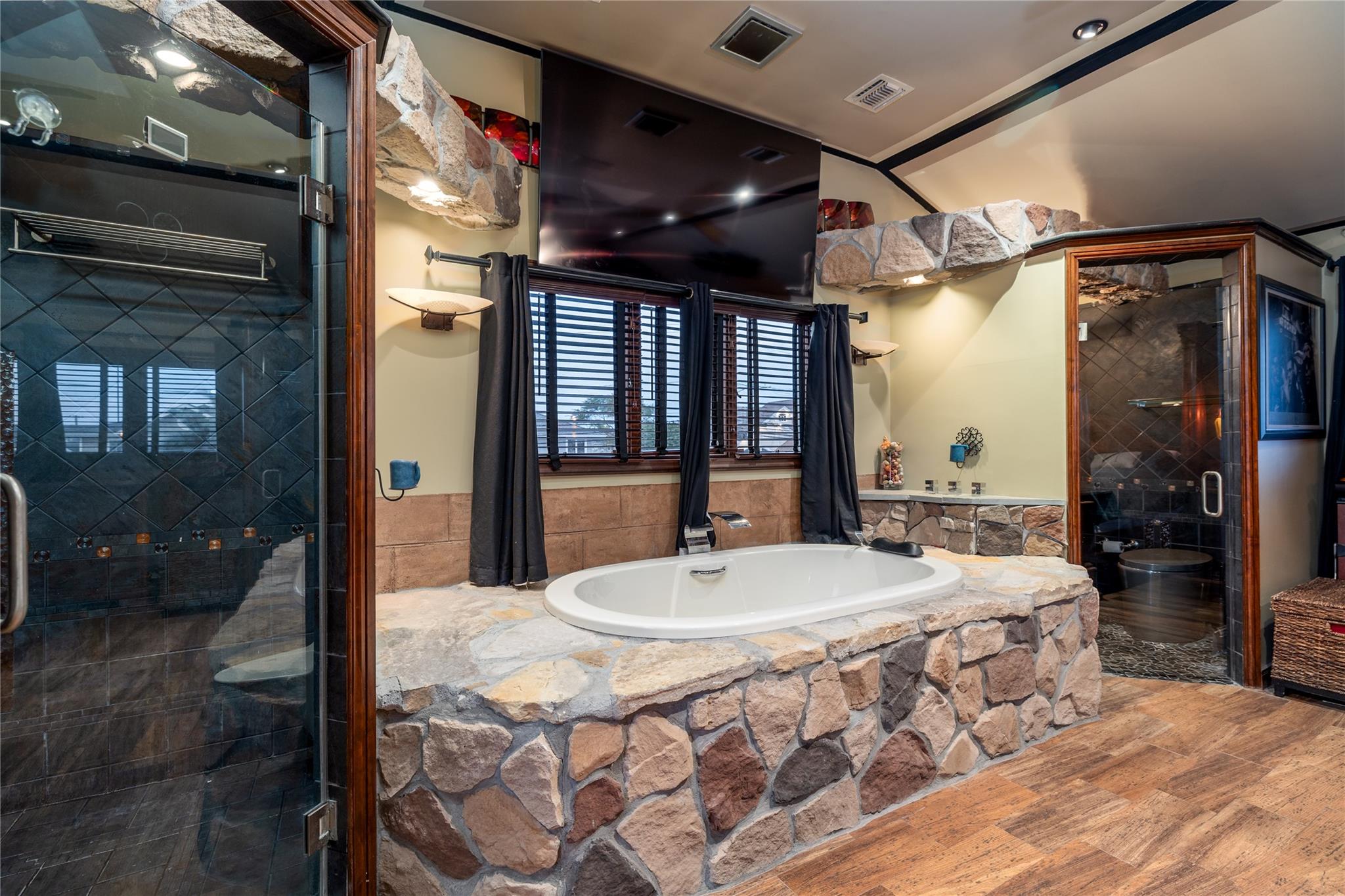 1 Willa Way, Massapequa, NY 11758