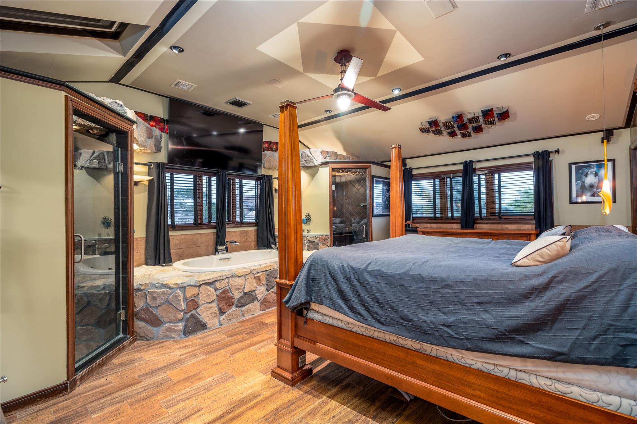 1 Willa Way, Massapequa, NY 11758