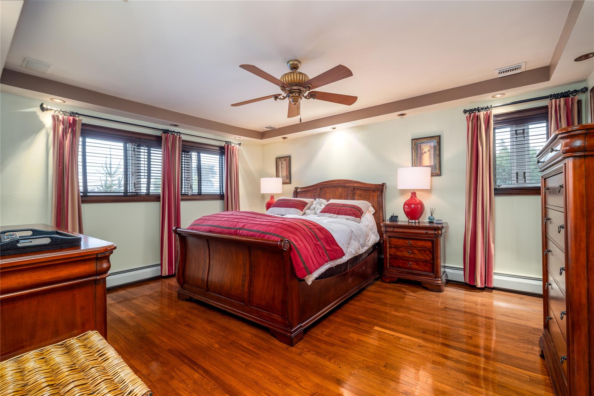 1 Willa Way, Massapequa, NY 11758