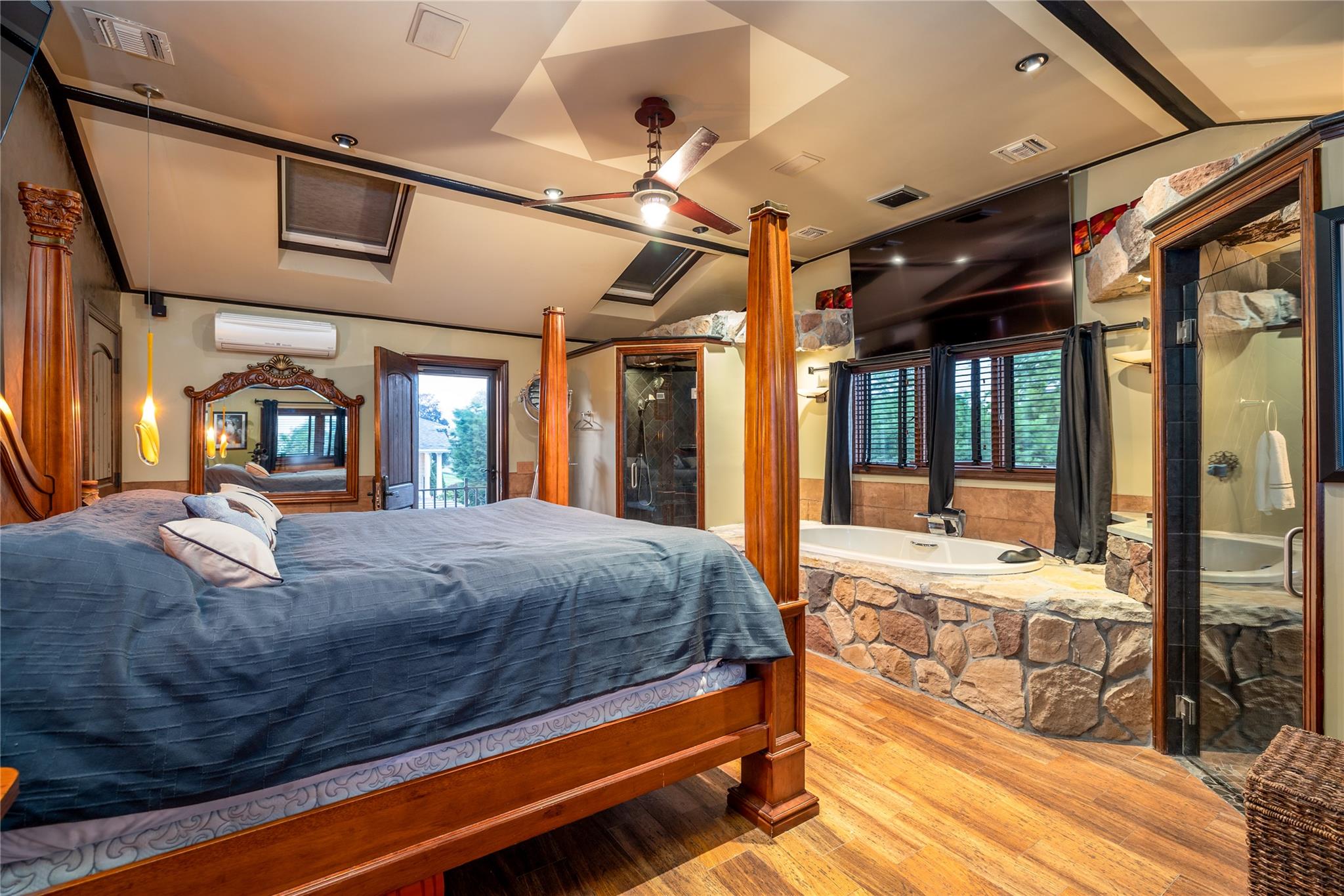 1 Willa Way, Massapequa, NY 11758