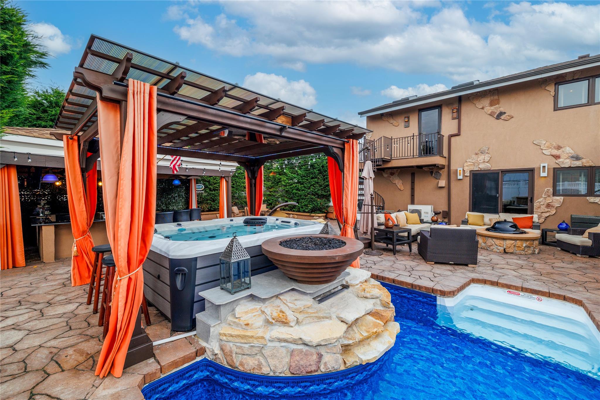 1 Willa Way, Massapequa, NY 11758