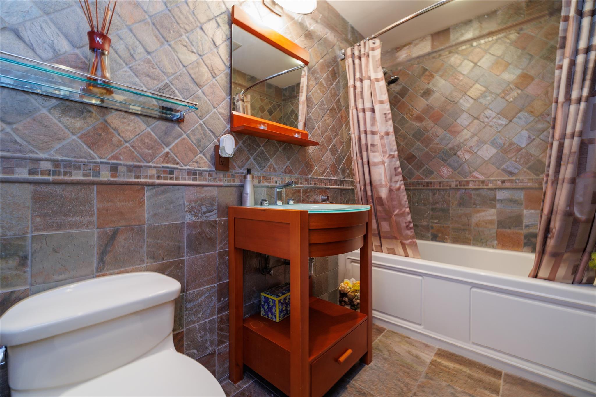 1 Willa Way, Massapequa, NY 11758