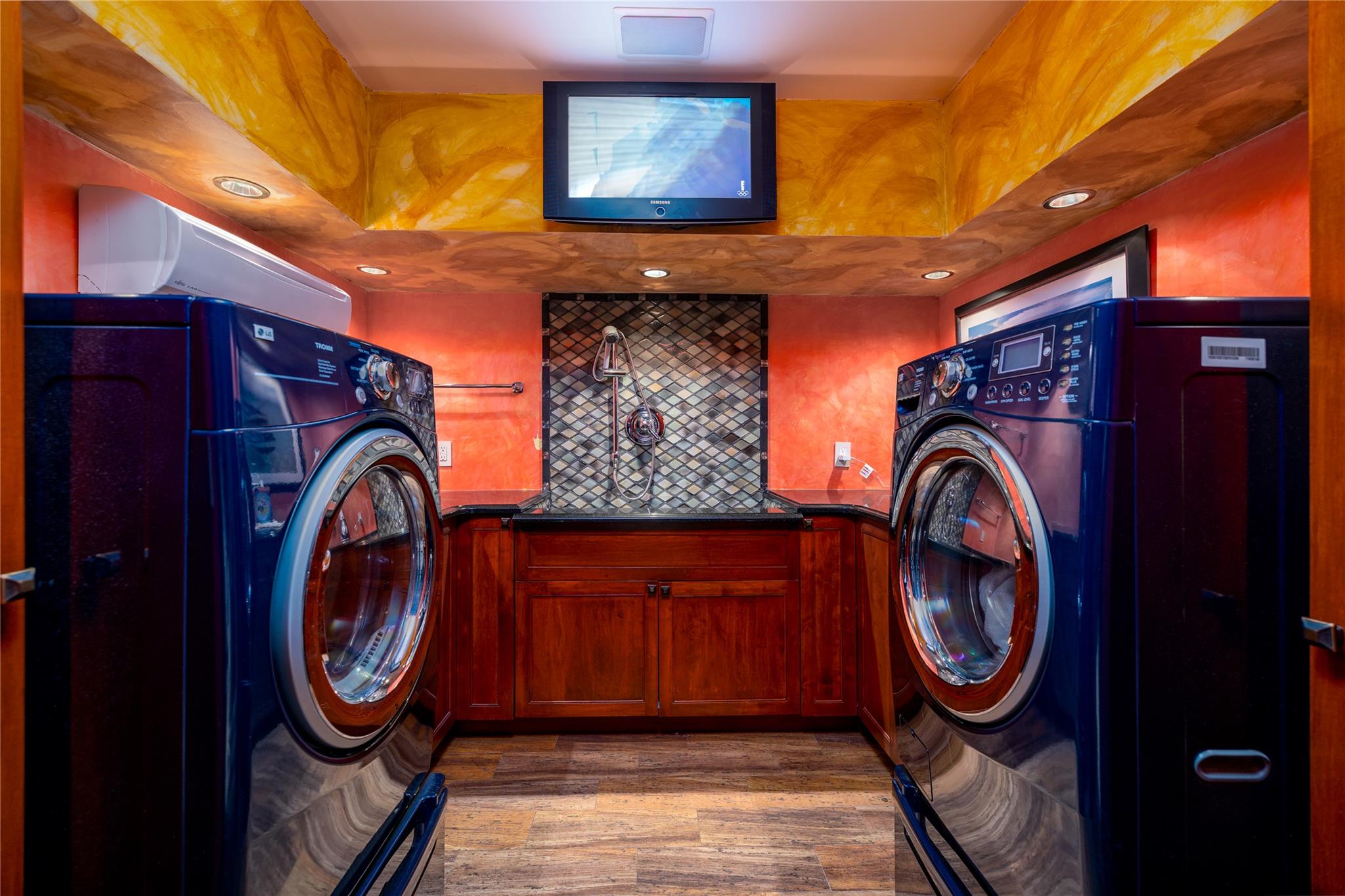 1 Willa Way, Massapequa, NY 11758