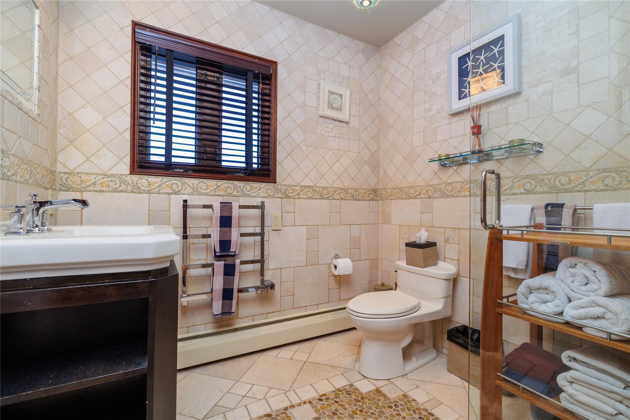 1 Willa Way, Massapequa, NY 11758