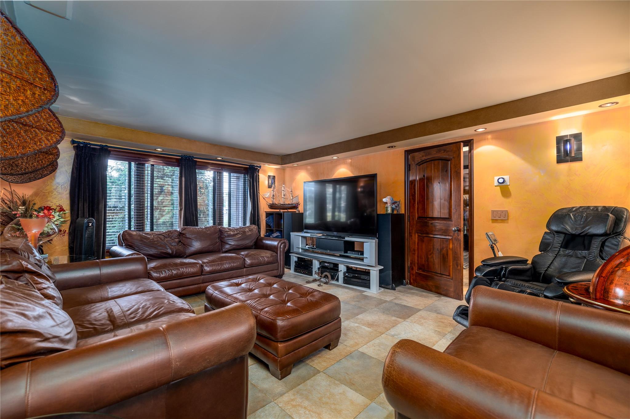 1 Willa Way, Massapequa, NY 11758