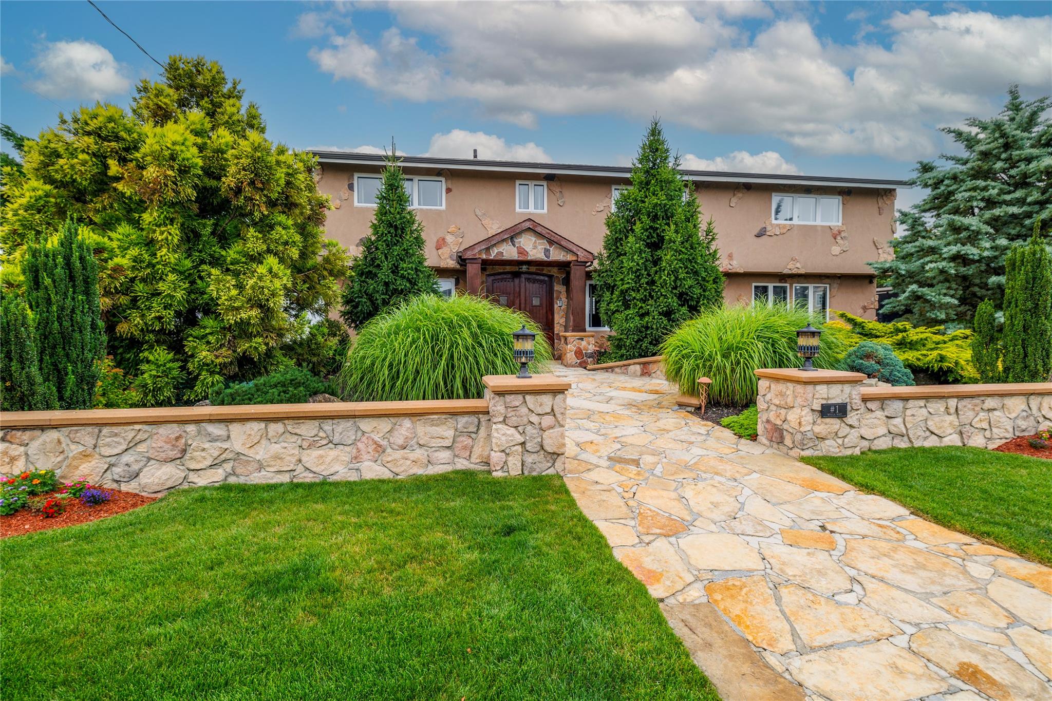 1 Willa Way, Massapequa, NY 11758