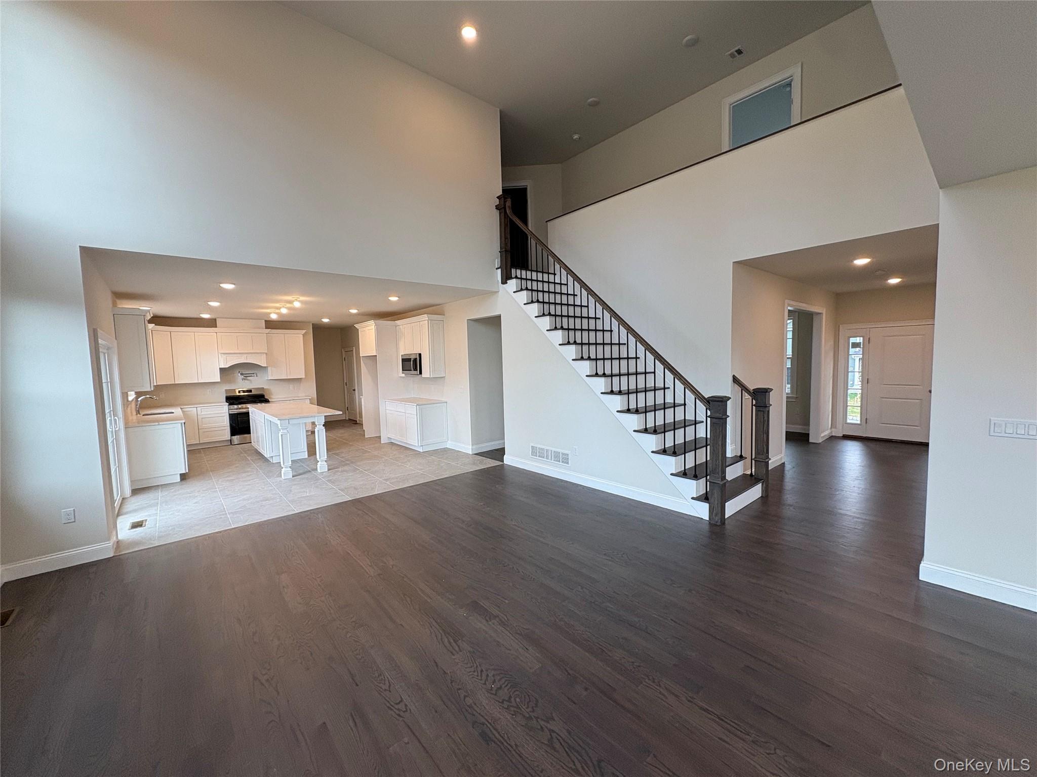 21 Dartmouth Drive, Poughkeepsie, NY 12603