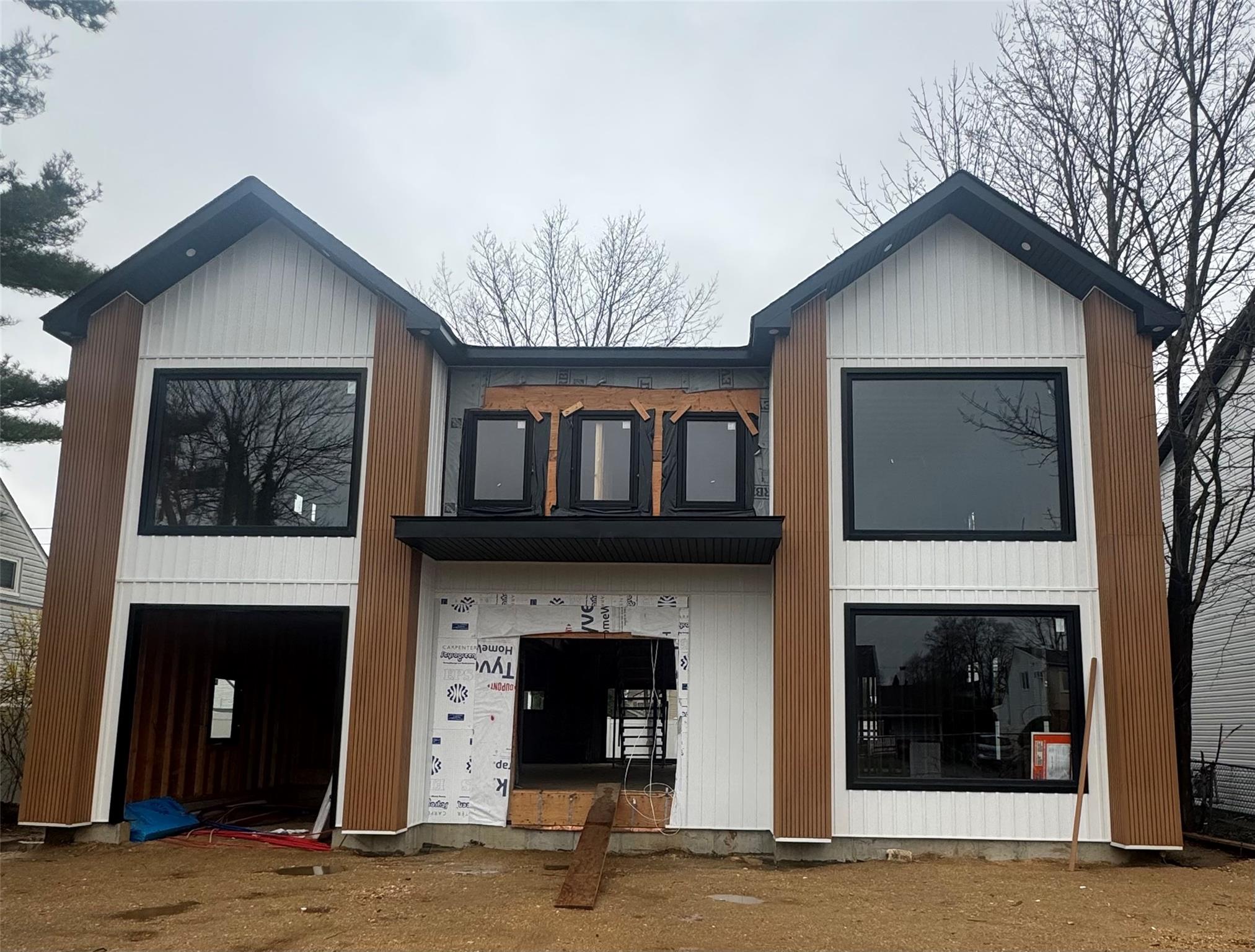 25 red maple drive N, Wantagh, NY 11793