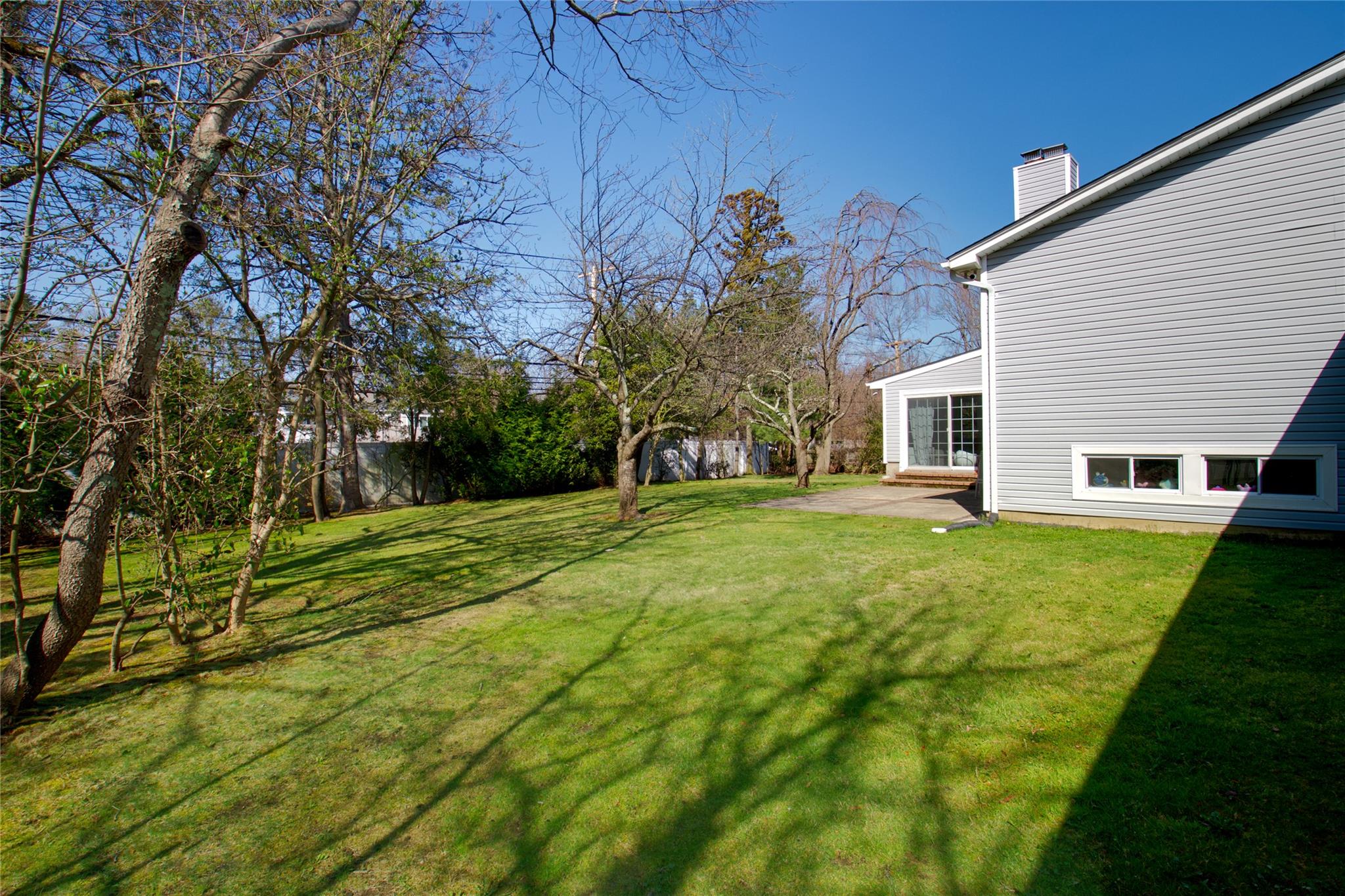 150 Hummingbird Drive, East Hills, NY 11576