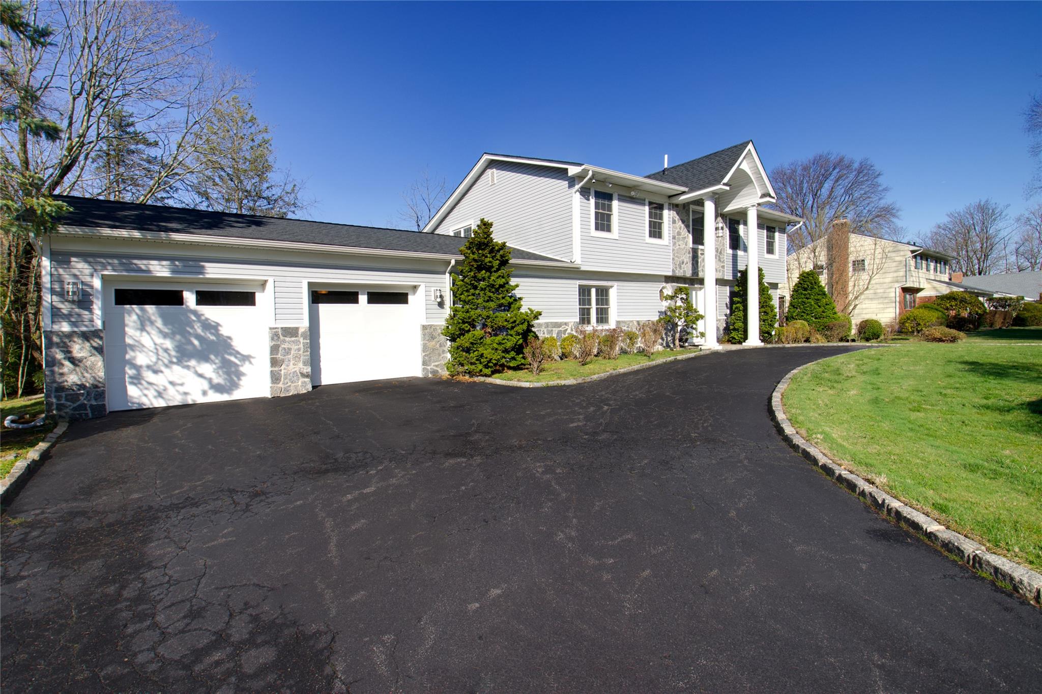 150 Hummingbird Drive, East Hills, NY 11576