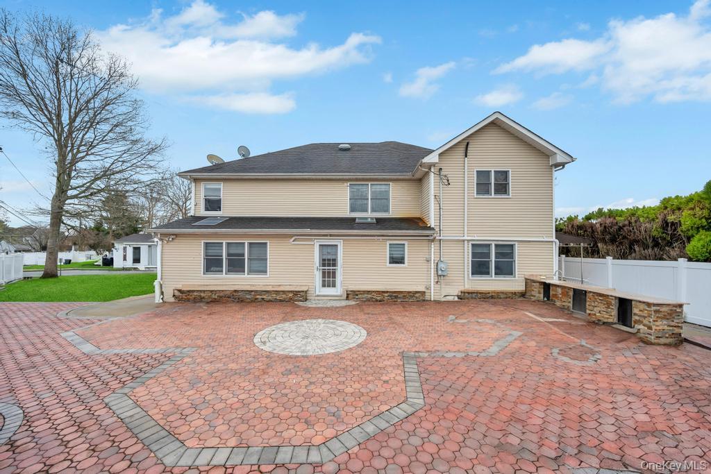 6 Garden Circle, Syosset, NY 11791