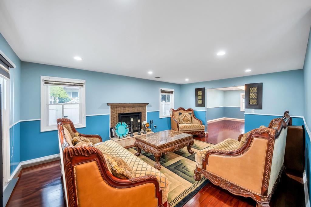 6 Garden Circle, Syosset, NY 11791