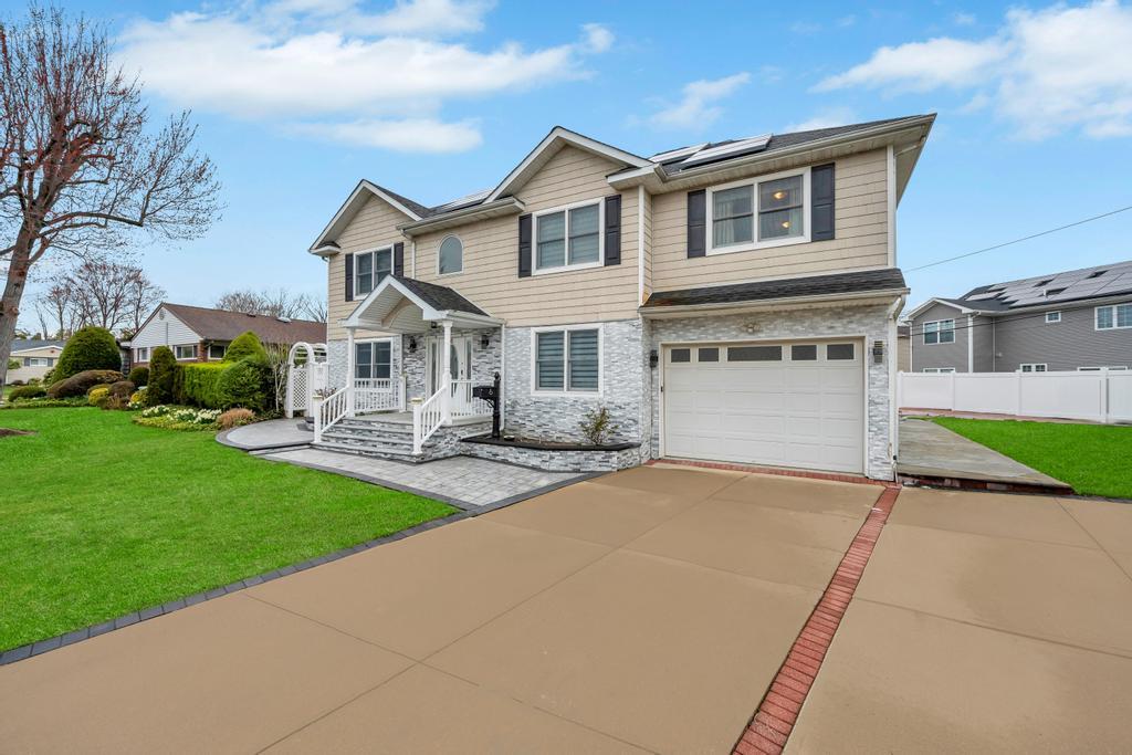 6 Garden Circle, Syosset, NY 11791