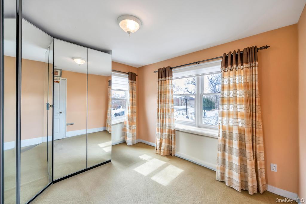 6 Garden Circle, Syosset, NY 11791