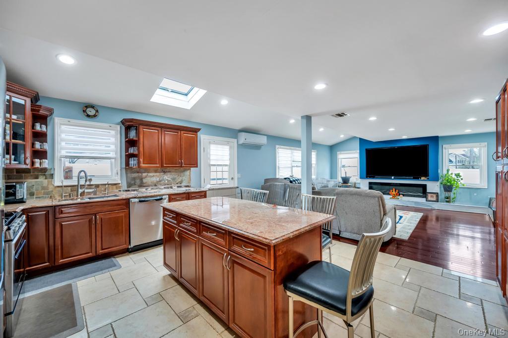 6 Garden Circle, Syosset, NY 11791