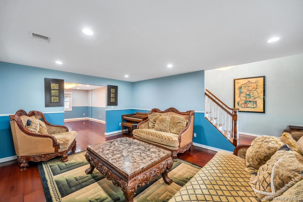 6 Garden Circle, Syosset, NY 11791