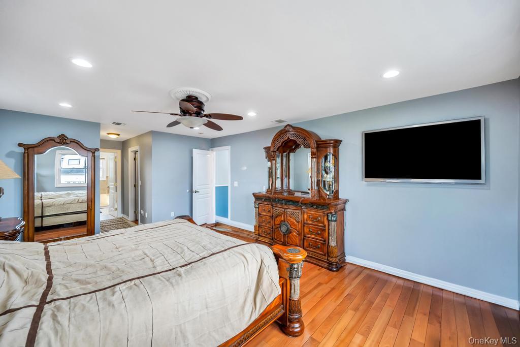 6 Garden Circle, Syosset, NY 11791