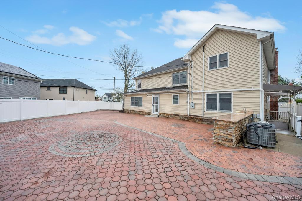 6 Garden Circle, Syosset, NY 11791