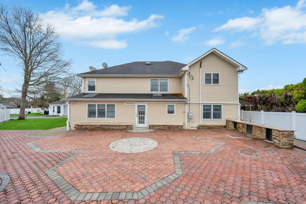 6 Garden Circle, Syosset, NY 11791
