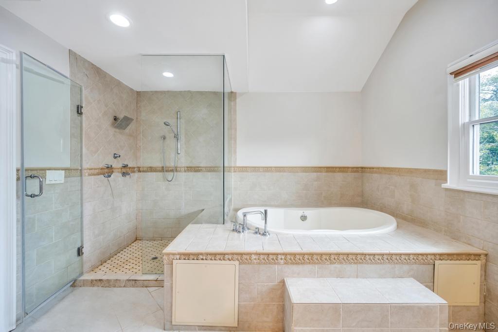 6 Garden Circle, Syosset, NY 11791