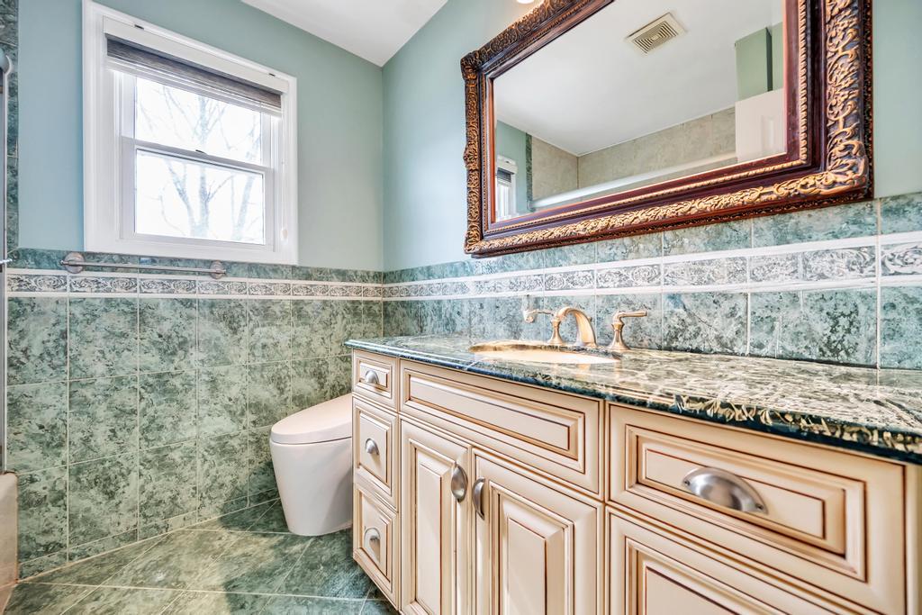 6 Garden Circle, Syosset, NY 11791