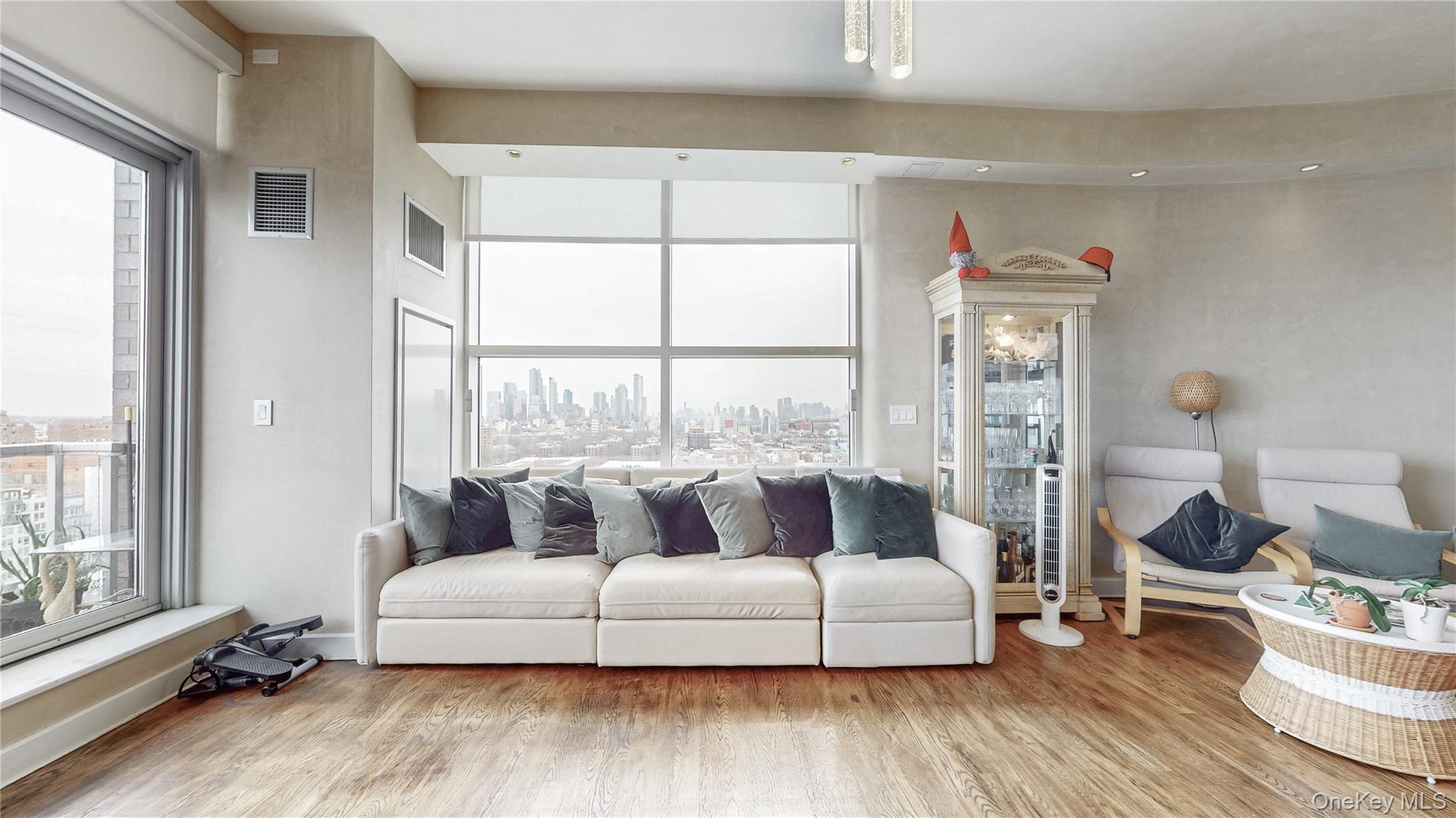 11-24 31st Avenue, Astoria, NY 11106