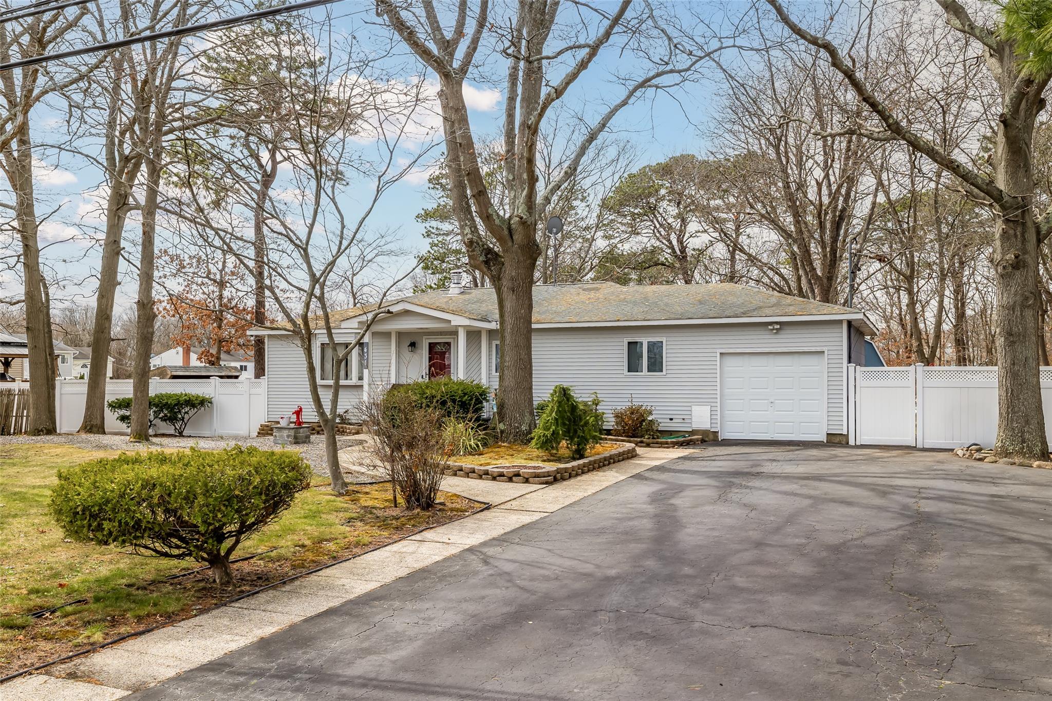 431 Grand Boulevard, Brentwood, NY 11717