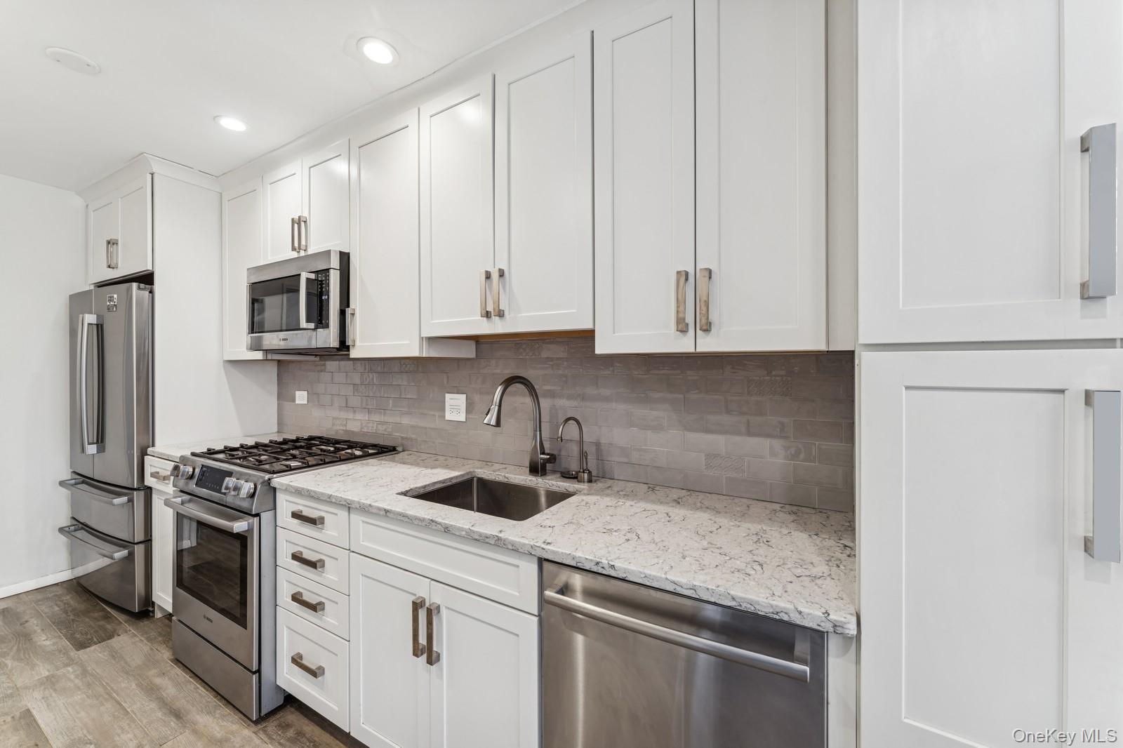 241-20 Northern Boulevard # 2B, Little Neck, NY 11362