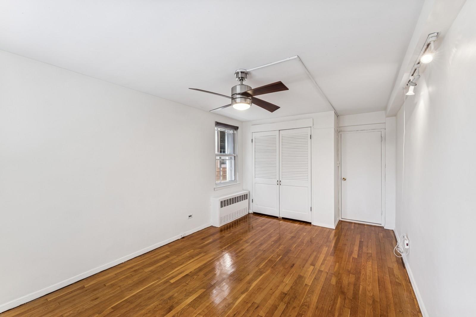 241-20 Northern Boulevard # 2B, Little Neck, NY 11362
