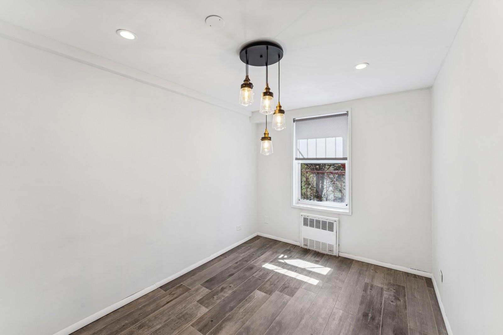 241-20 Northern Boulevard # 2B, Little Neck, NY 11362