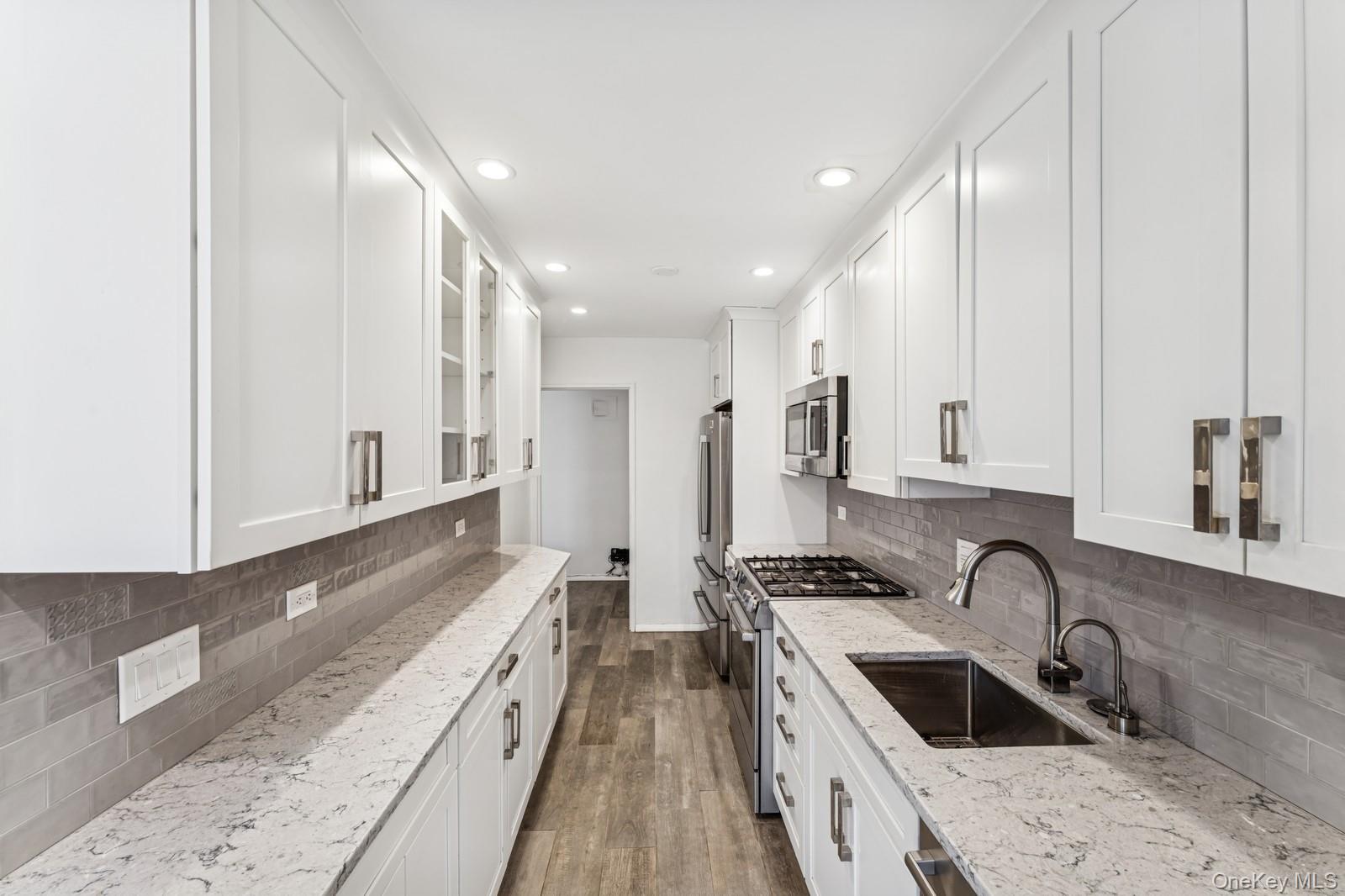 241-20 Northern Boulevard # 2B, Little Neck, NY 11362