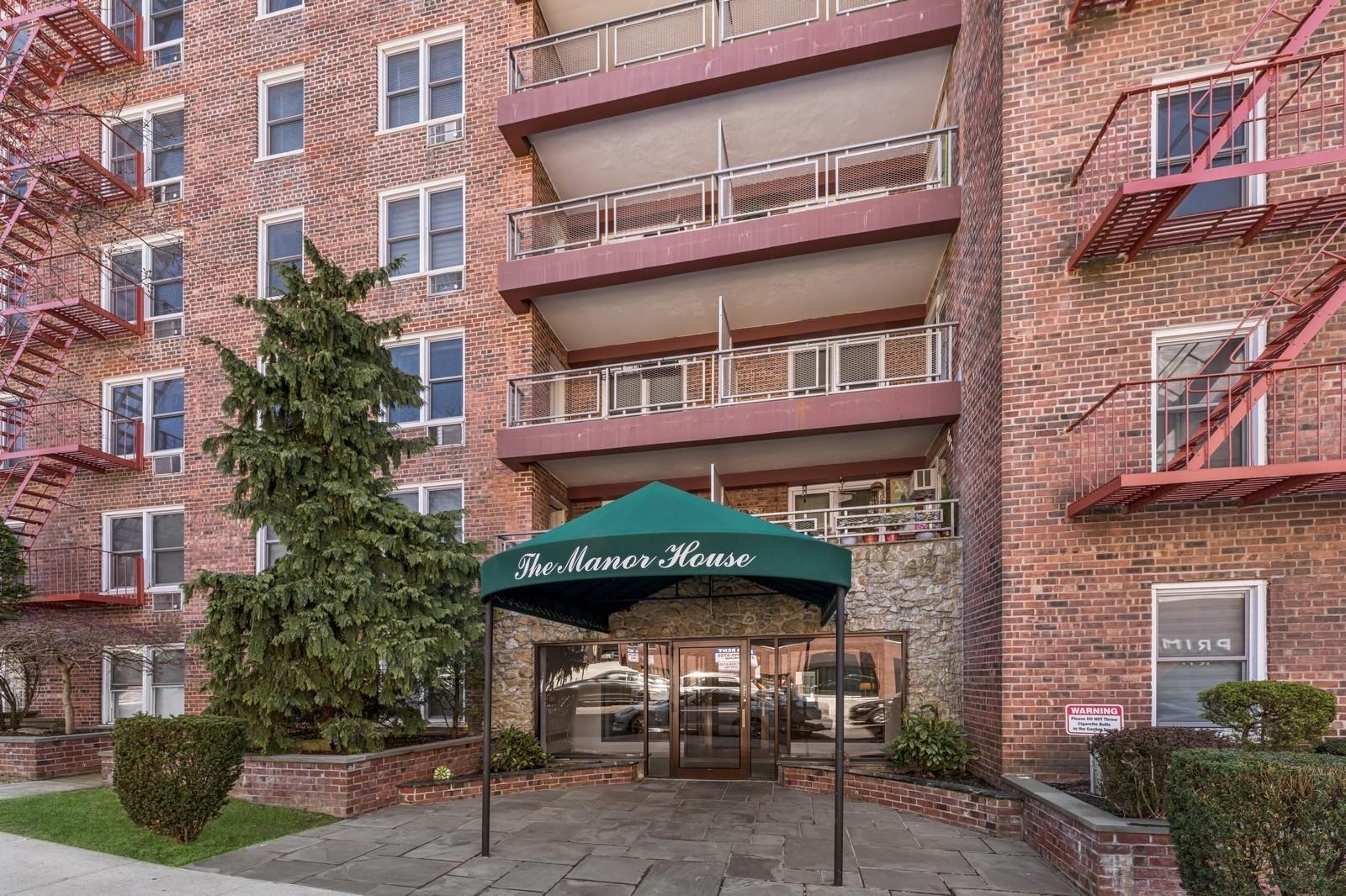 241-20 Northern Boulevard # 2B, Little Neck, NY 11362