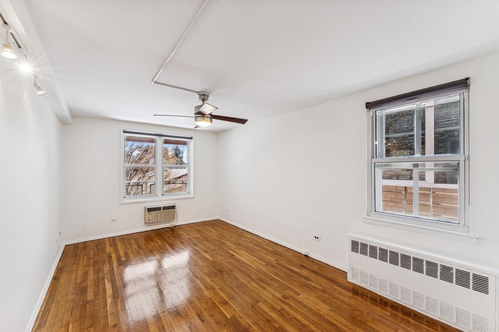 241-20 Northern Boulevard # 2B, Little Neck, NY 11362