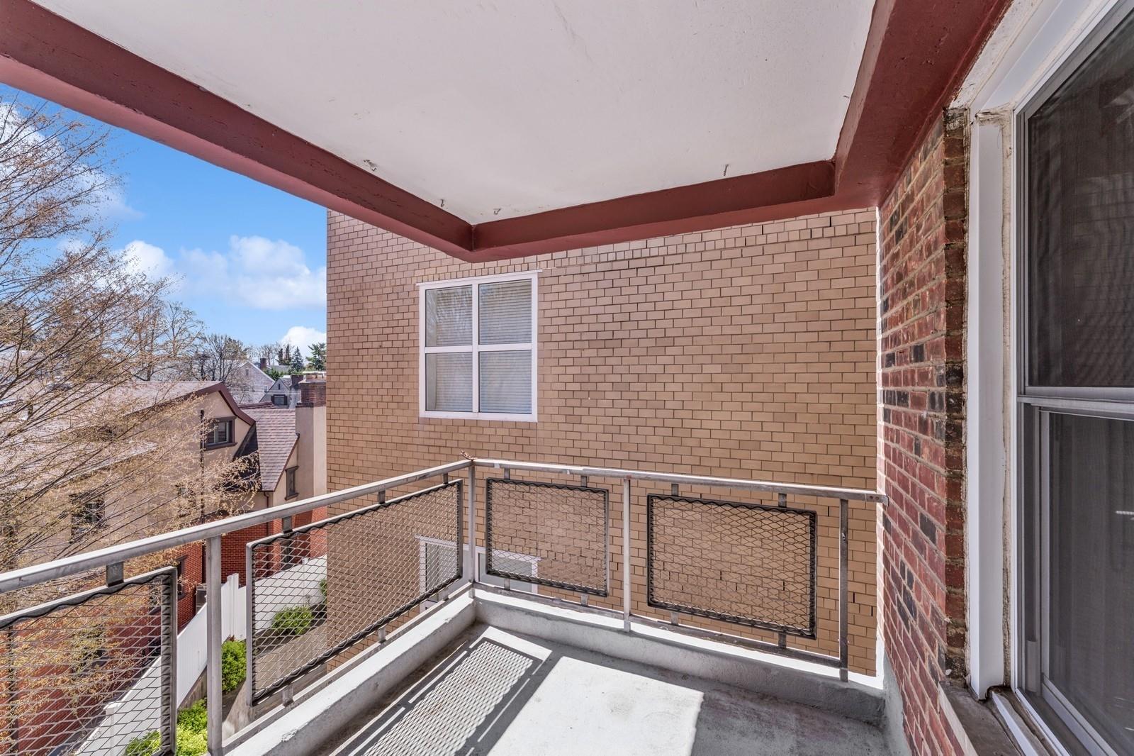 241-20 Northern Boulevard # 2B, Little Neck, NY 11362