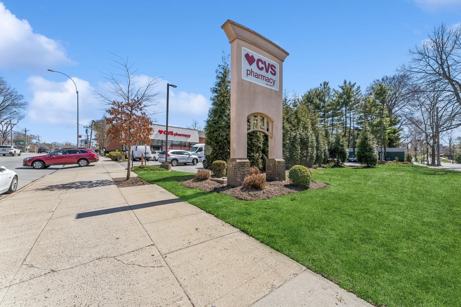 241-20 Northern Boulevard # 2B, Little Neck, NY 11362