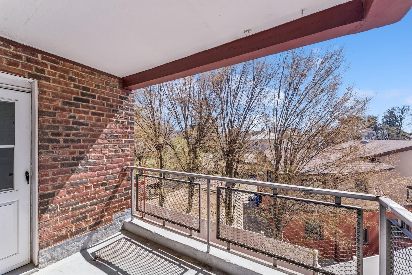 241-20 Northern Boulevard # 2B, Little Neck, NY 11362