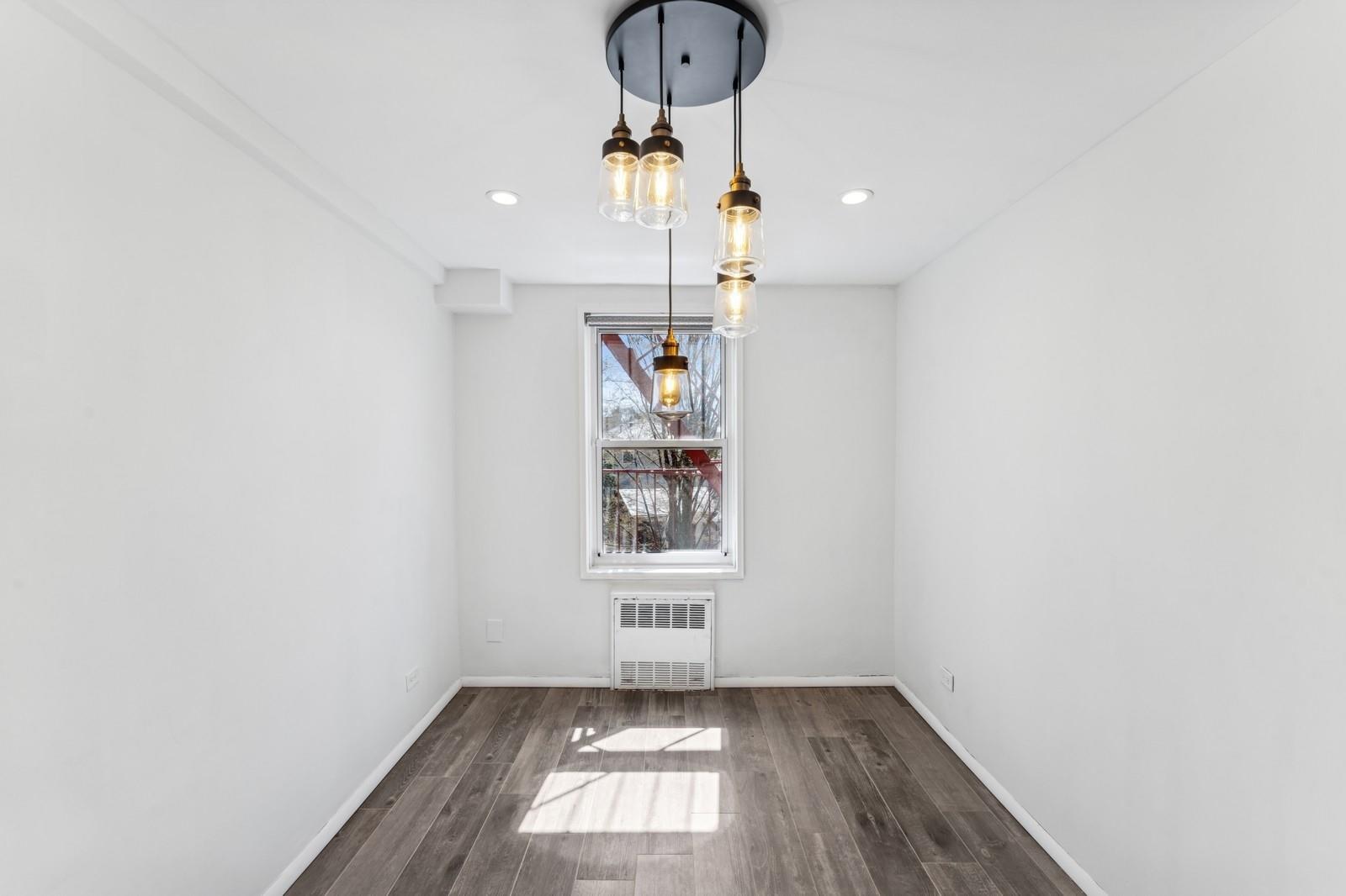241-20 Northern Boulevard # 2B, Little Neck, NY 11362