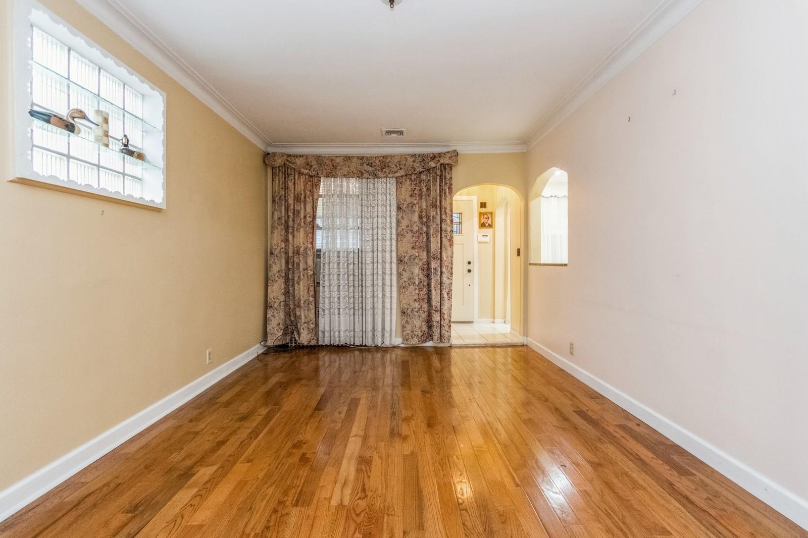 4121 Grace Avenue, Bronx, NY 10466