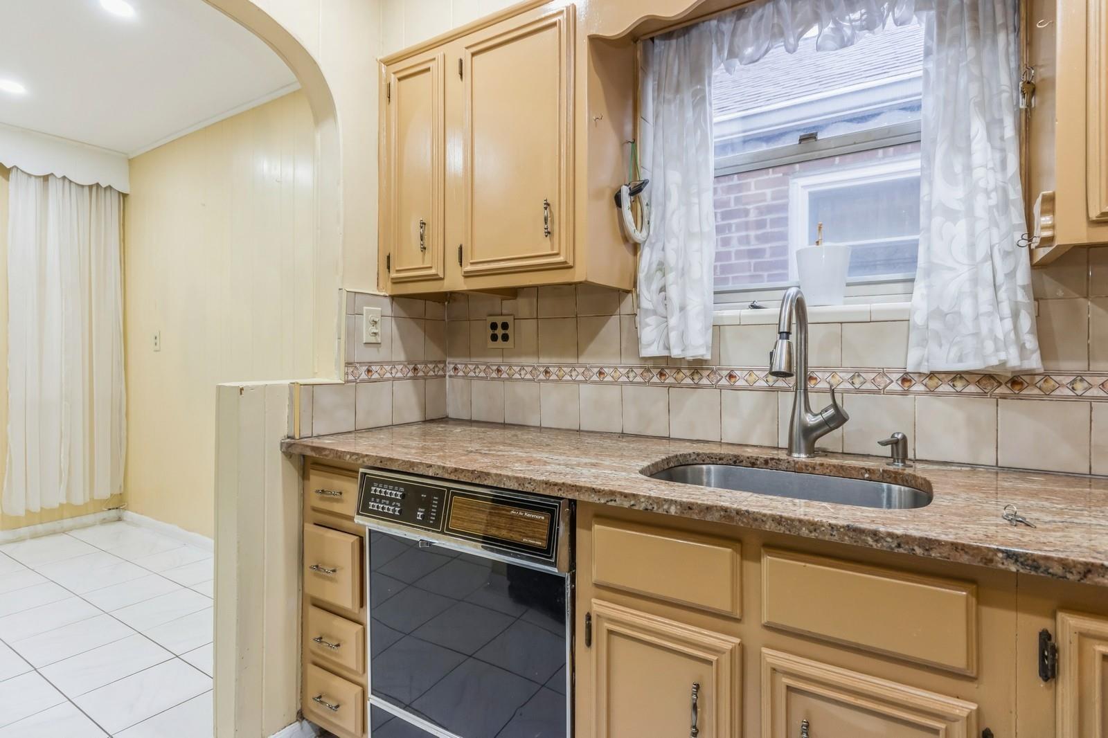 4121 Grace Avenue, Bronx, NY 10466