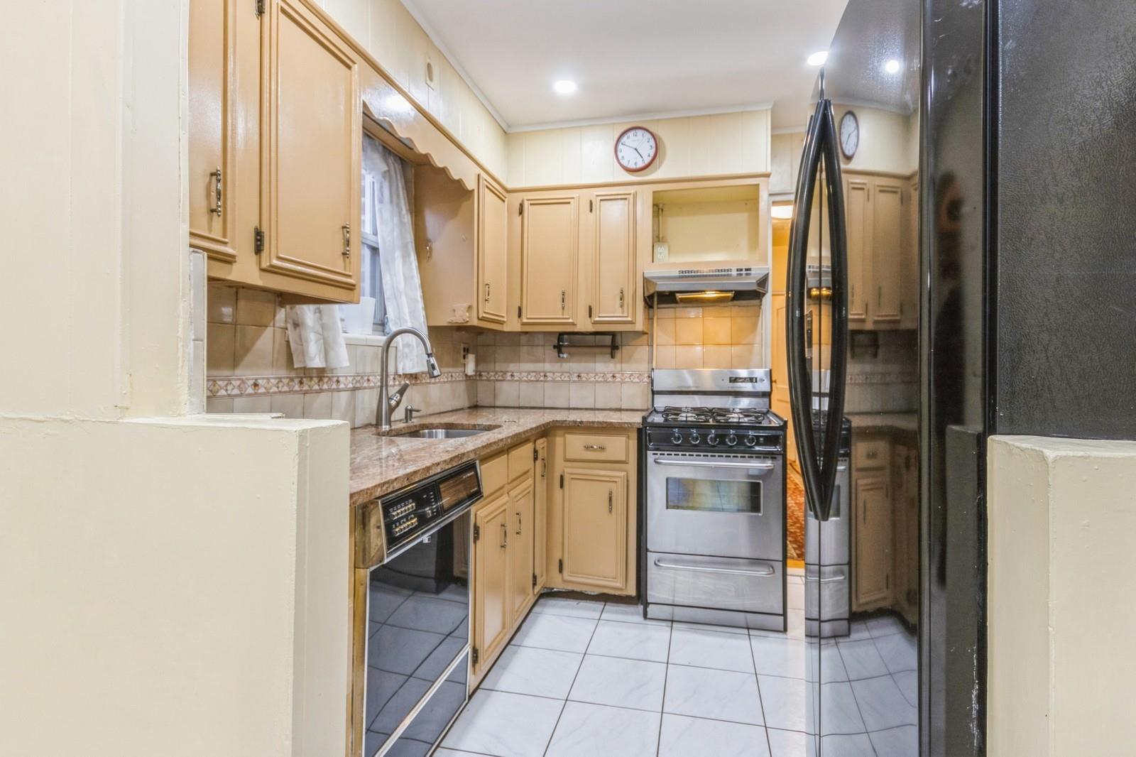 4121 Grace Avenue, Bronx, NY 10466