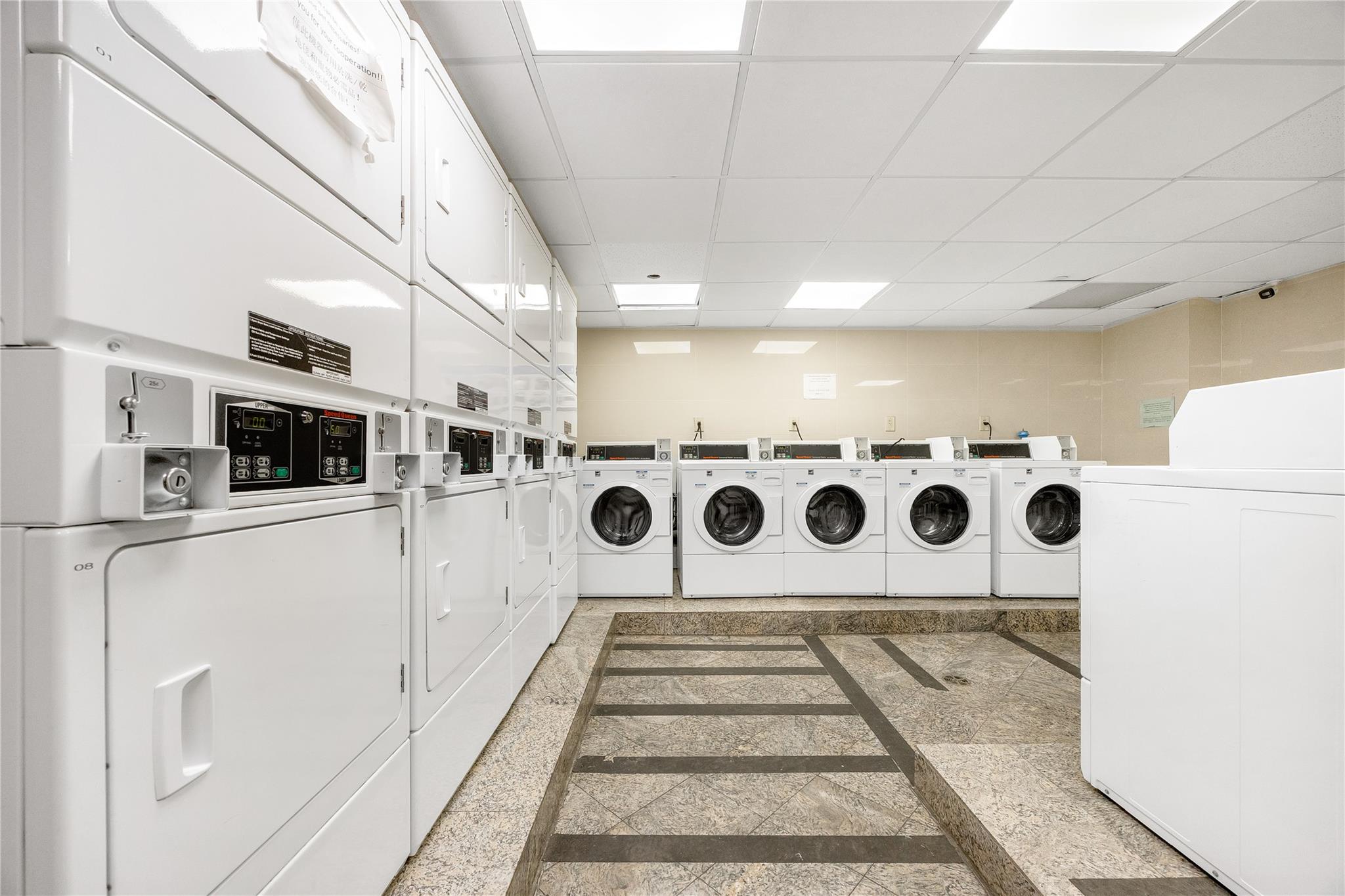 13338 sanford ave # 20B, Flushing, NY 11355