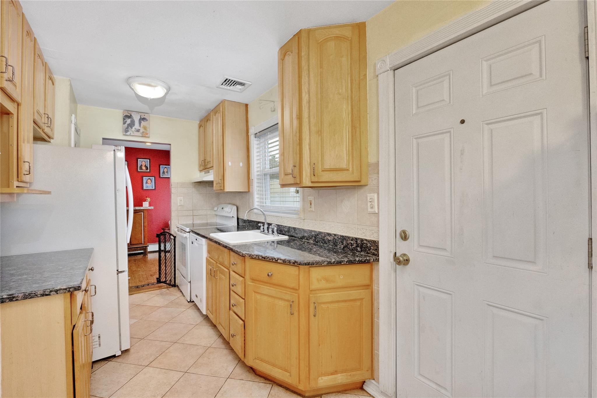 518 Farmranch Road E, Bethpage, NY 11714