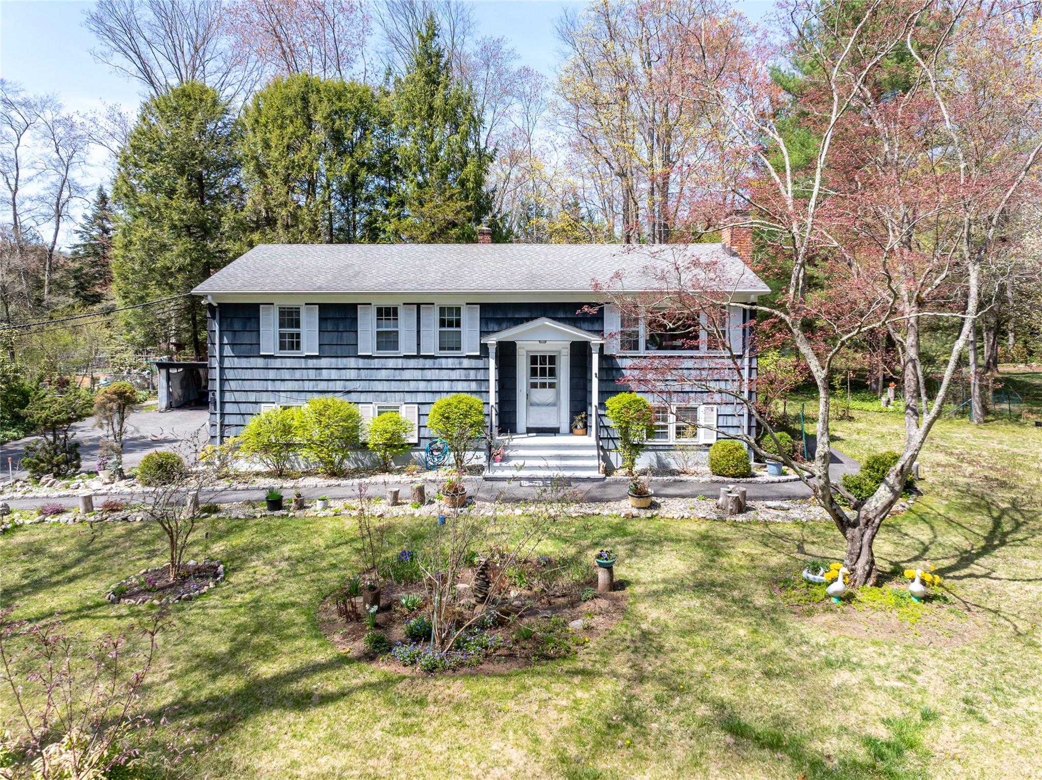 25 Twin Lakes Road, South Salem, NY 10590
