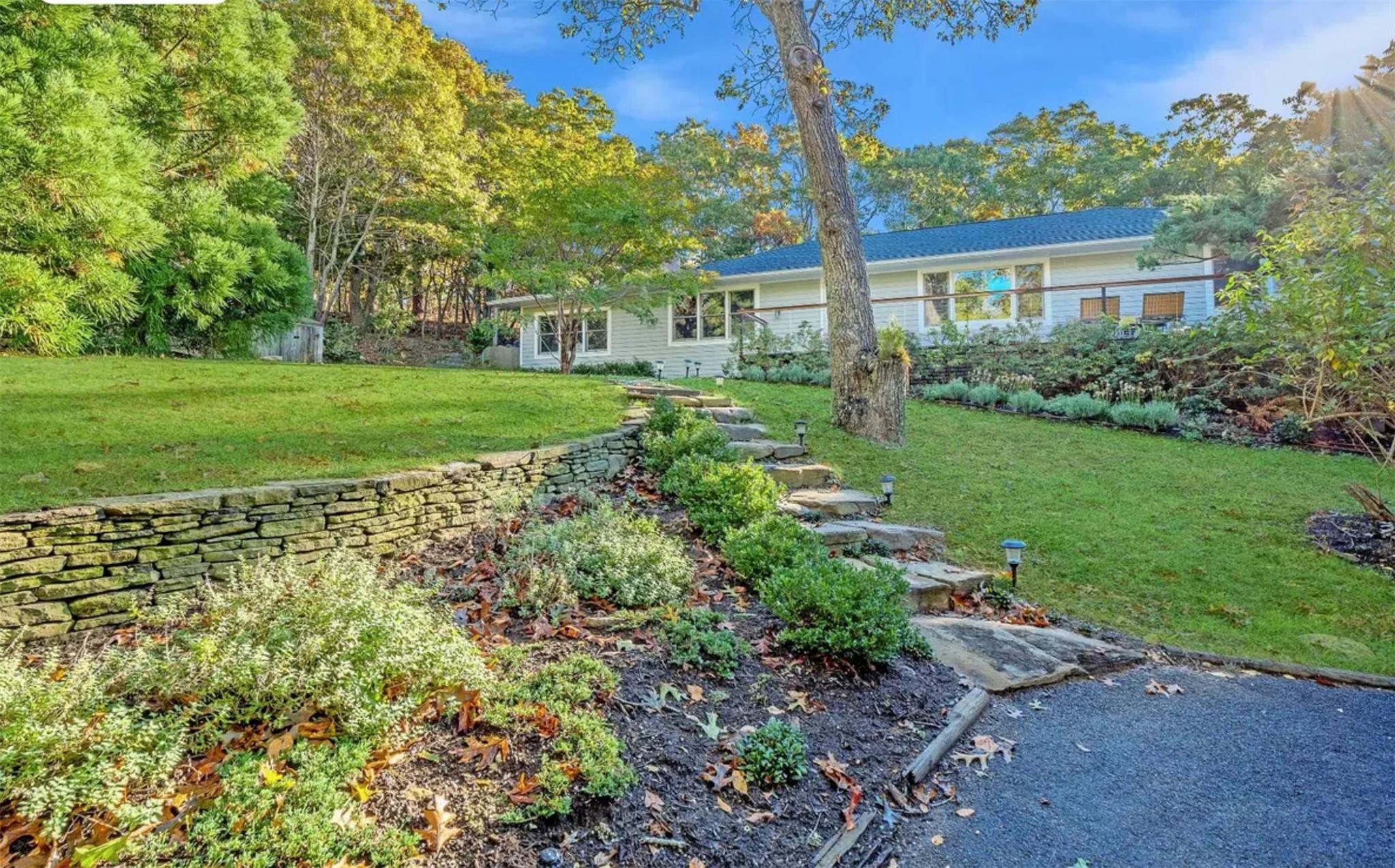 2 Captains Walk, East Hampton, NY 11937